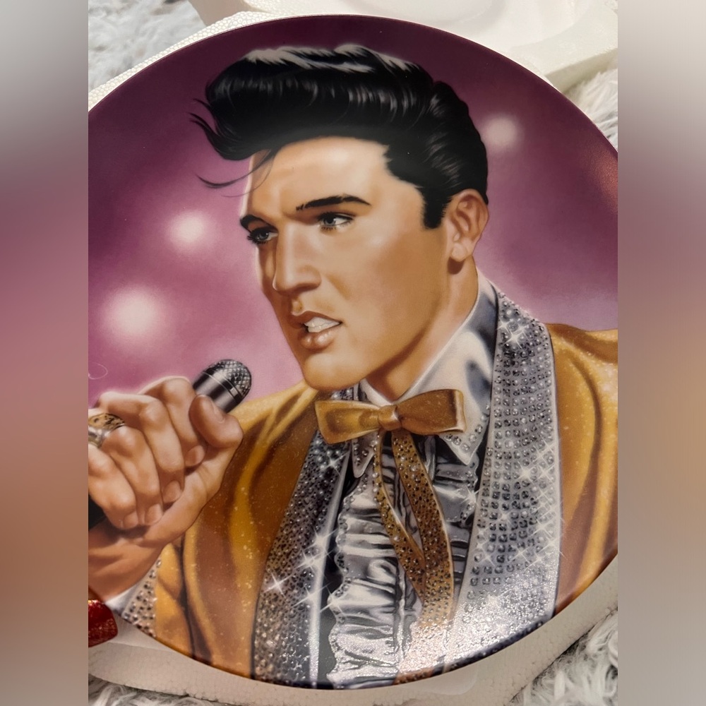 Golden Boy Elvis Collectors Plate by Mark Stutzman. Delphi 1993 with COA